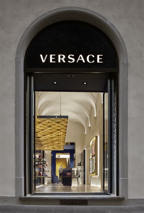 versace firenze nuova apertura|VERSACE.